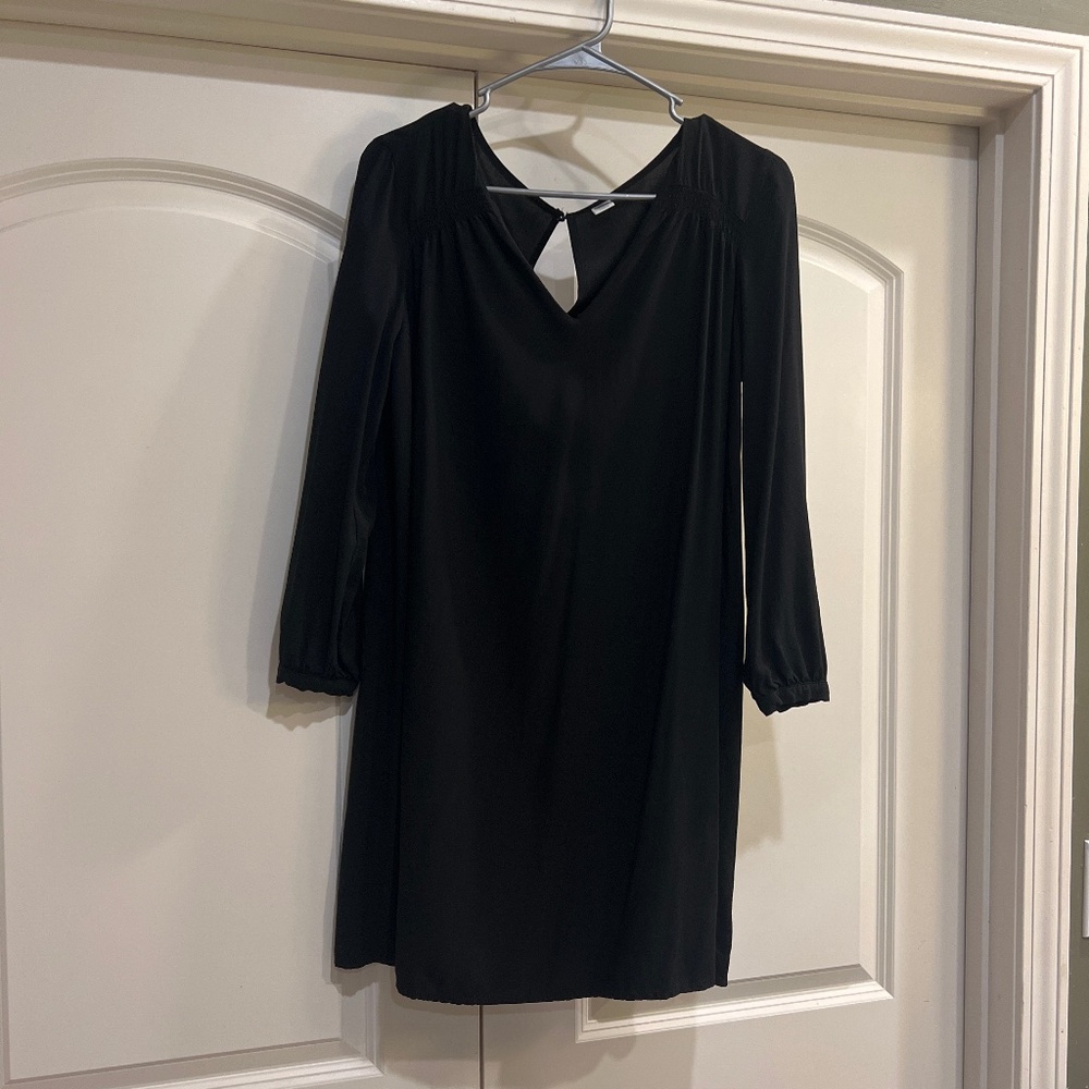 Old navy black 3/4 sleeve dress. Size M.